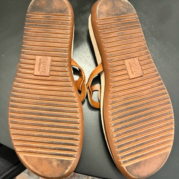 Soul Naturalizer Brand Shoes 8 1/2 in great condition. - Picture 2 of 4